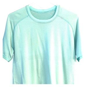 Lululemon Metal Vent Short Sleeve Short.